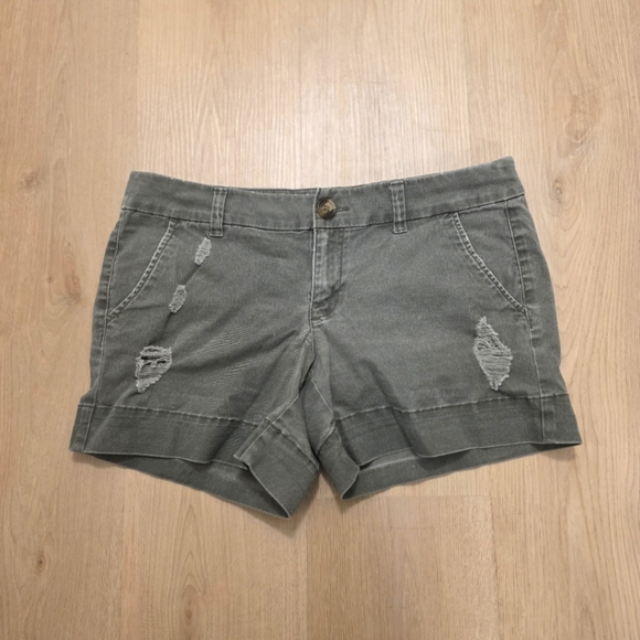 American Eagle Outfitters Pants - American Eagle Green Distressed Low Rise Y2K Grunge Streetwear Shorts Size 8